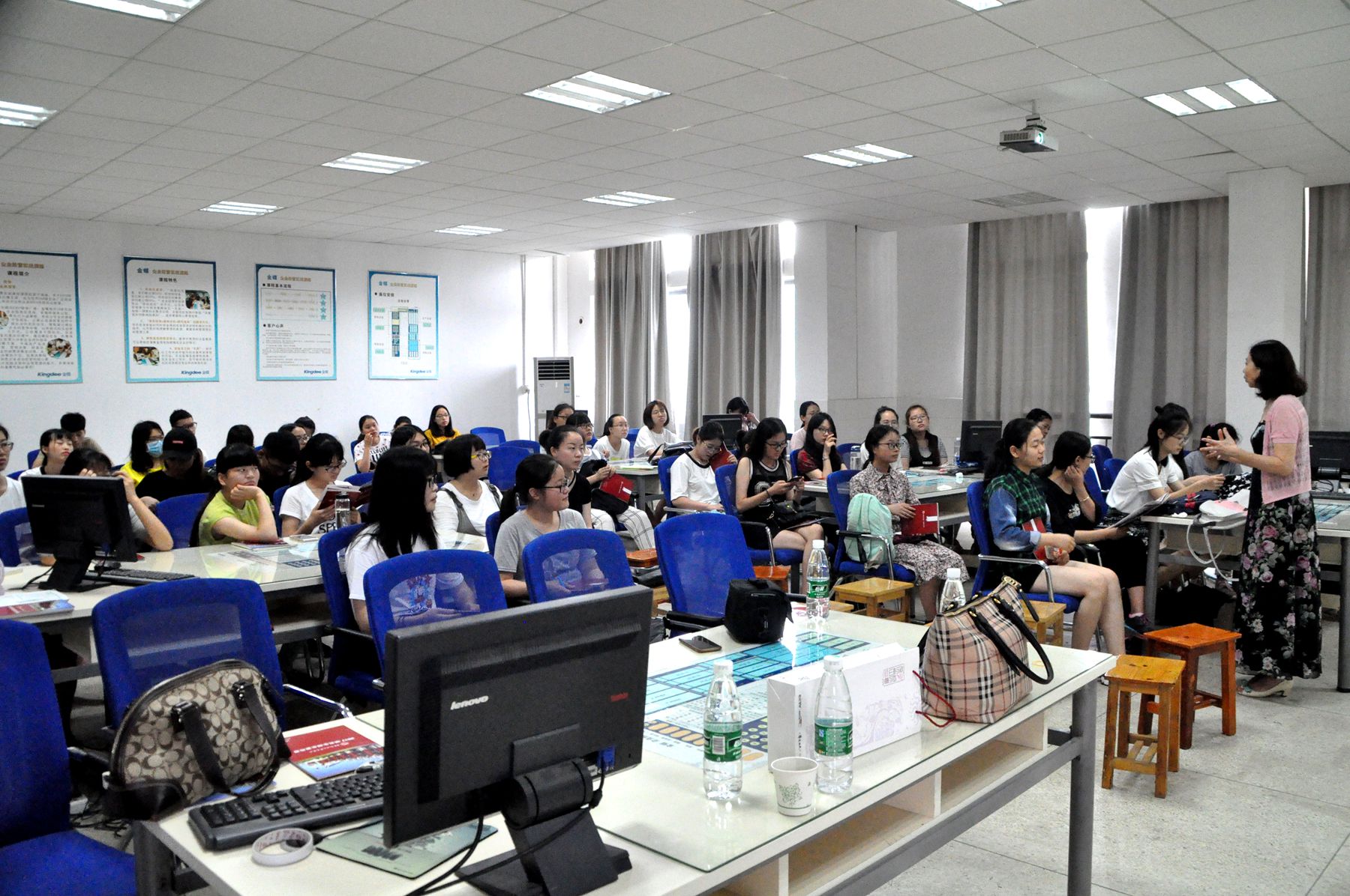华东政法大学新葡京学科点宣讲大会成功举行 华东政法大学新葡京学科点宣讲大会成功举行